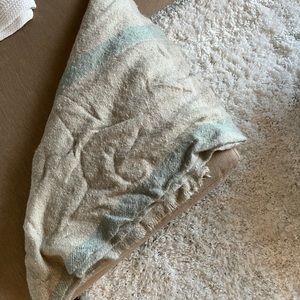 NWOT CYNTHIA ROWLEY LIGHT TAN THROW WITH BLUE STRIPE DETAIL
